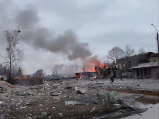 Під Києвом дві жінки та дитина 10 днів сиділи в ямі півтора на півтора метри без води й електрики