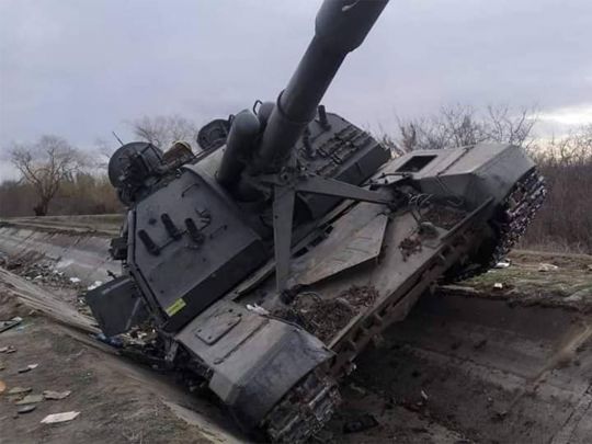 Під російськими нацистами горить земля: з'явилося фото та відео знищення ворожих танків під Києвом