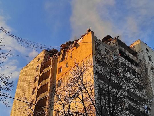 Шалені орки путіна варварськи обстріляли Київ: пошкоджено дві багатоповерхівки