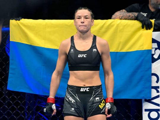 Українка Мороз на&nbsp;прізвисько Залізна Леді &laquo;задушила&raquo; ненависну суперницю у&nbsp;бою UFC 272 (відео)