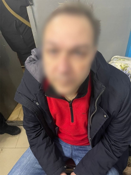 У метро Києва затримали диверсанта-росіянина: робив фото важливих об'єктів та фіксував місця дислокації ЗСУ