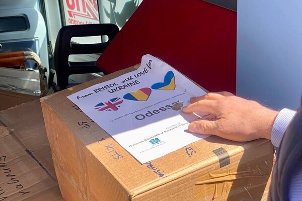 "Скорые", продукты и медикаменты: в Одессу снова передают гумпомощь