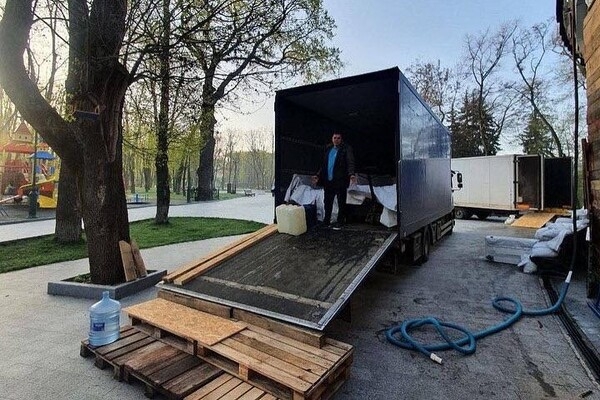 Из-за угрозы обстрелов в Одессу эвакуировали дельфинов из Харькова 