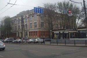 На Привокзальной площади теперь тоже трехполосное движение 
