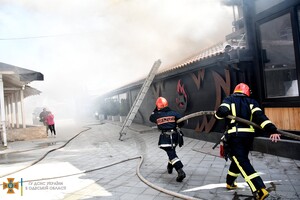 В Аркадии загорелся ресторан "Реберня"