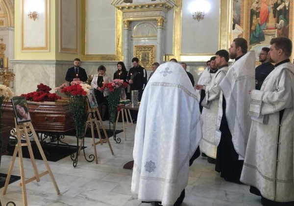 В Одессе простились с семьей, которая погибла при ракетном ударе на Королева