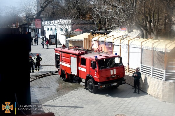 В Аркадии загорелся ресторан "Реберня"