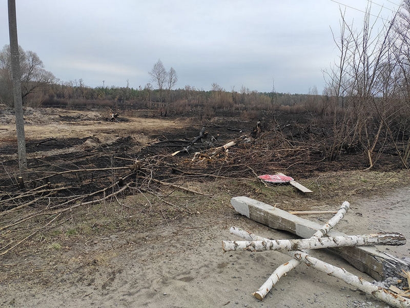 «Досхочу надихались радіацією»: з’явились фото російських окупантів в Рудому лісі