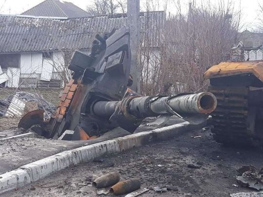 «Кладовище танкової дивізії з рф»: у мережі показали все, що лишилось від техніки рашистів на Чернігівщині