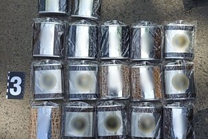 На Староконке женщина продавала символику СССР: ее задержали