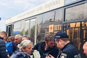 В Запорожье приехала колонна эвакуированных с завода "Азовсталь" в Мариуполе
