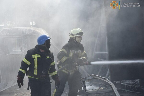Попали в предприятие и "взлетку": подробности сегодняшнего обстрела Одессы (обновлено)