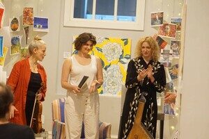 Художницы из Одессы организовали благотворительную выставку в Нью-Йорке Художницы из Одессы организовали благотворительную выставку в Нью-Йорке