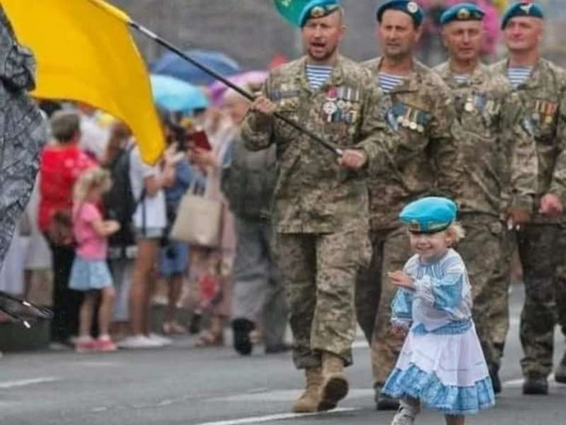 «Бачу, біжить боєць, і видно, що рука у нього відірвана»: розповідь про ДАП загиблого «кіборга» Руслана Боровика, з яким сьогодні прощається Київ