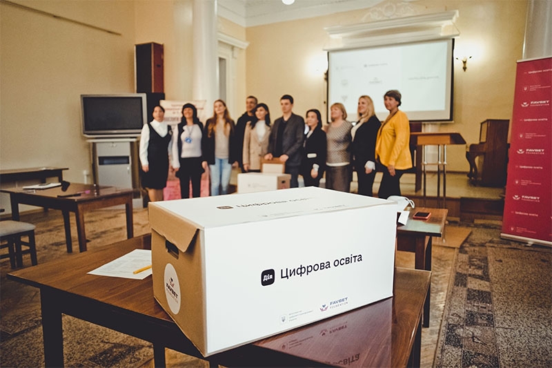 Благодійний фонд FAVBET Foundation допомагає армії та переселенцям