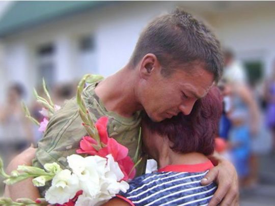 &laquo;Я&nbsp;бажаю всім мамам дочекатися своїх захисників і&nbsp;захисниць живими та&nbsp;здоровими&raquo;: воїн з&nbsp;передової передав вітання матерям України