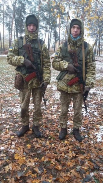 «Недарма ж кажуть, що у близнюків одне серце на двох»: брати-прикордонники про окупацію Чернігівщини та життя під обстрілами