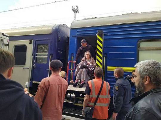 Соцдопомогу від держави біженцям виплатять навіть на вокзалі: в Україні запустили новий проект