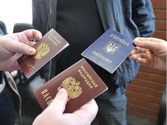 Заяви кремля щодо російських паспортів&nbsp;&mdash; це&nbsp;шантаж та&nbsp;необхідність створити &laquo;потрібну картинку&raquo;,&nbsp;&mdash; експерти
