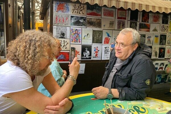 На "Книжке" под открытым небом открылась выставка антивоенных работ