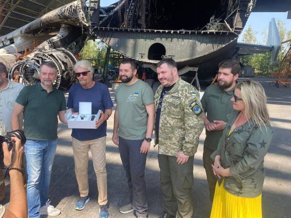 Британський мільярдер Річард Бренсон приїхав до Гостомелю