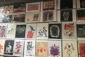 На "Книжке" под открытым небом открылась выставка антивоенных работ