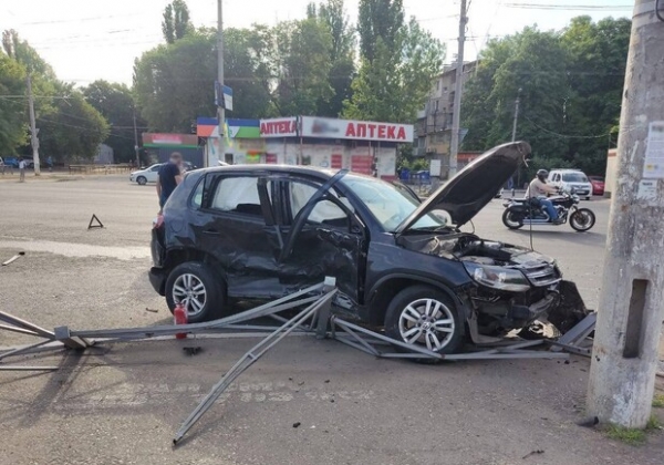 Утром на проспекте Небесной сотни произошло ДТП: пострадали два человека