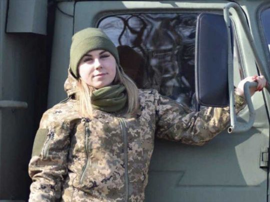 Фарбу вже купила: навідниці «Принцесці» дозволили пофарбувати бойову САУ в рожевий колір (відео)