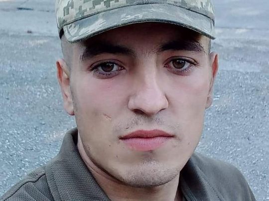 «Я тримаю його голову, закриваю його повіки і читаю молитву»: боєць розповів про смерть на передовій побратима
