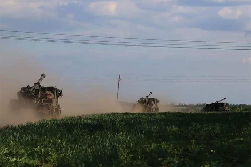 Мінус 140 рашистів, 3 танки та 13 БМП: названо втрати армії вбивць путіна за добу