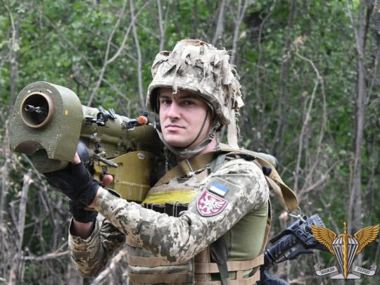 Мисливець на «алігаторів»: український військовий збив із «Голки» ударний вертоліт рашистів