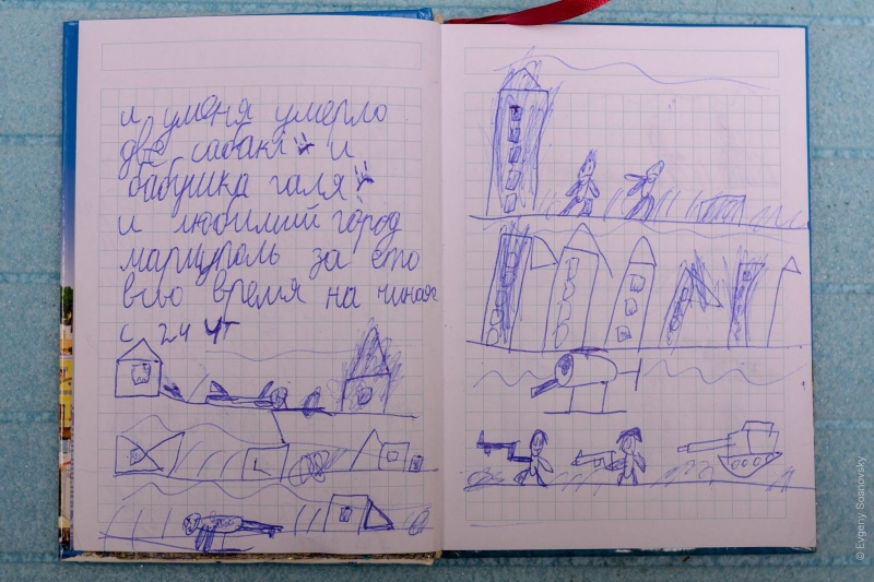 «Мої собаки тепер на небі. І дідусь також»: 9-річний автор знаменитого «Маріупольського щоденника» вирвався з окупації