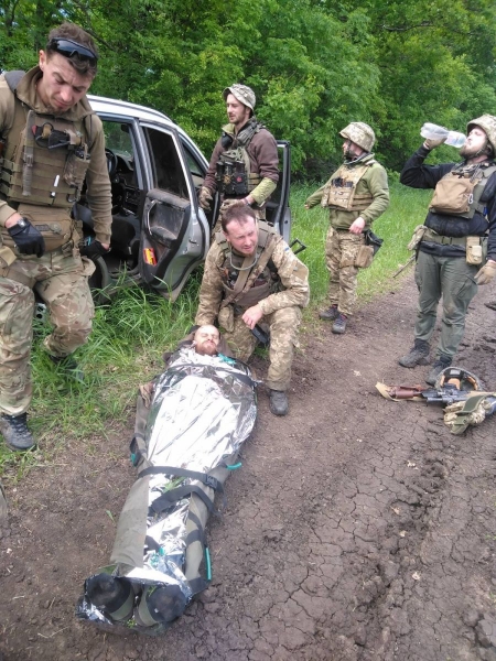 «Щоб вижити, я дві доби під палючим сонцем пив гнилу воду з болота»: неймовірна історія порятунку тяжкопораненого бійця