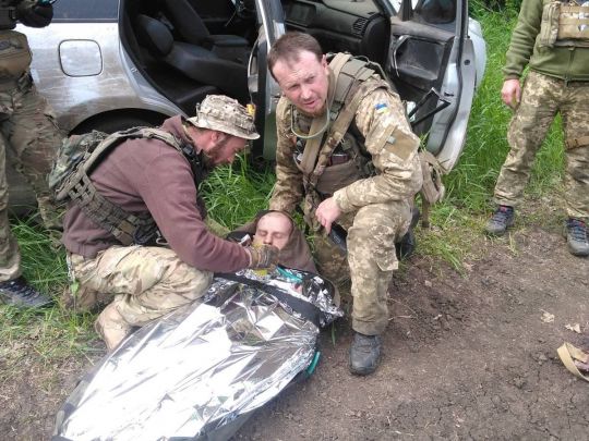 «Щоб вижити, я дві доби під палючим сонцем пив гнилу воду з болота»: неймовірна історія порятунку тяжкопораненого бійця