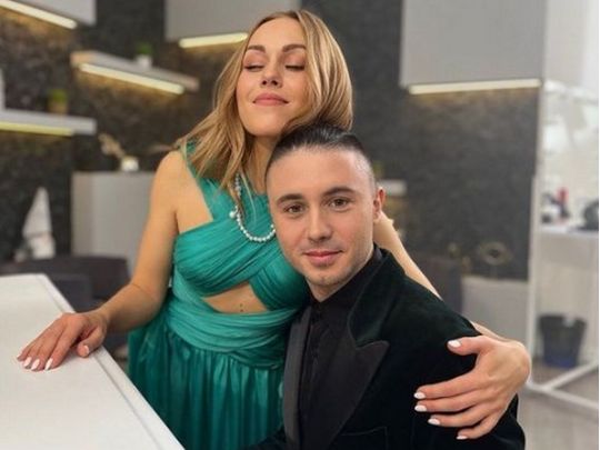 «Він має там бути»: Alyosha у сльозах розповіла про рішення чоловіка вступити до ЗСУ