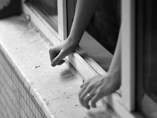 Залишила передсмертну записку: в Одесі 11-річна дівчинка вистрибнула з вікна