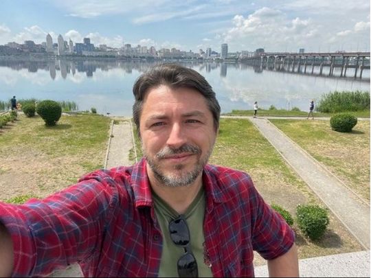 Замість подарунків — «Байрактари»: Сергій Притула у свій день народження оголосив наймасштабніший збір на «пташки» для ЗСУ