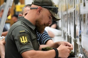 В Одессе презентовали новую почтовую марку ''Добрый вечер, мы из Украины''