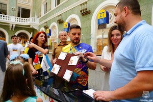 В Одессе презентовали новую почтовую марку ''Добрый вечер, мы из Украины''