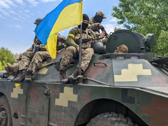 Атаки противника на Слов'янському та Бахмутському напрямках відбито, рашисти зазнають втрат і відмовляються воювати, — Генштаб