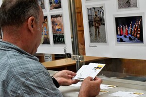 В Одессе презентовали новую почтовую марку ''Добрый вечер, мы из Украины''