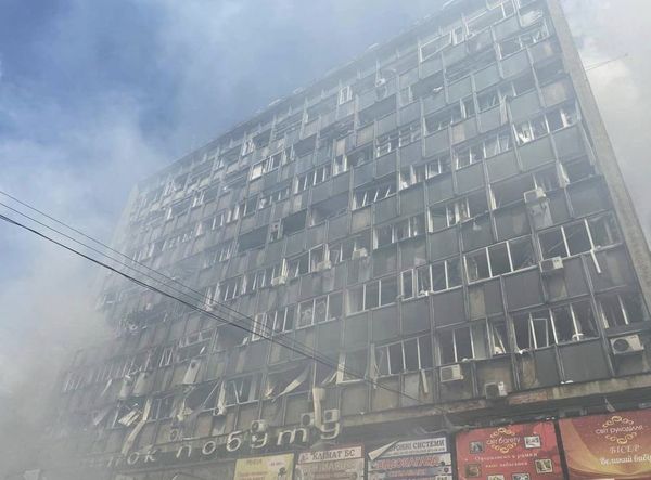 «Це був цивільний об'єкт»: у Вінниці є жертви та поранені внаслідок ракетного удару