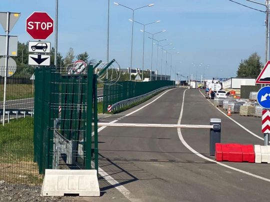 Через Угорщину — тільки з документами англійською: біженцям, які повертаються в Україну, дали важливі поради