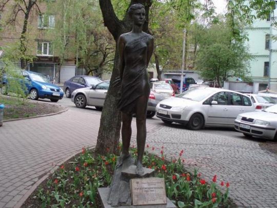 Дерусифікація в дії: кияни просять демонтувати монумент Космодем’янській