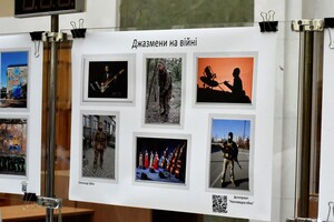 В Одессе презентовали новую почтовую марку ''Добрый вечер, мы из Украины''