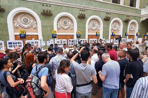 В Одессе презентовали новую почтовую марку ''Добрый вечер, мы из Украины''