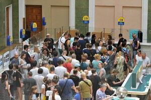 В Одессе презентовали новую почтовую марку ''Добрый вечер, мы из Украины''