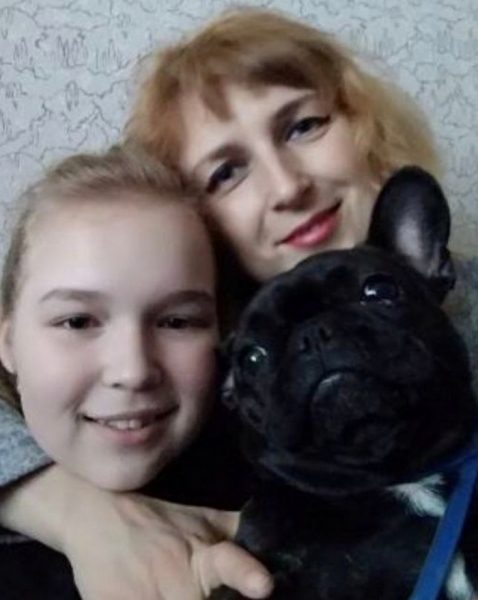 «Коли на нас полетіли вікна, дочка крикнула: „Лягай!“ і сама кинулася на підлогу»: сім’я дивом вижила в епіцентрі ракетного удару по Вінниці