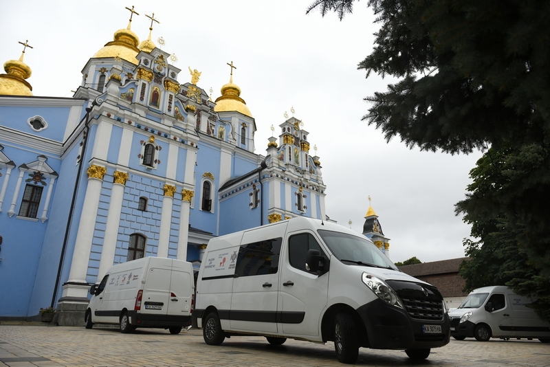 Митрополит Епіфаній подякував родині Довгих і фонду «Можемо разом» за допомогу в доставці ліків на 210 млн грн