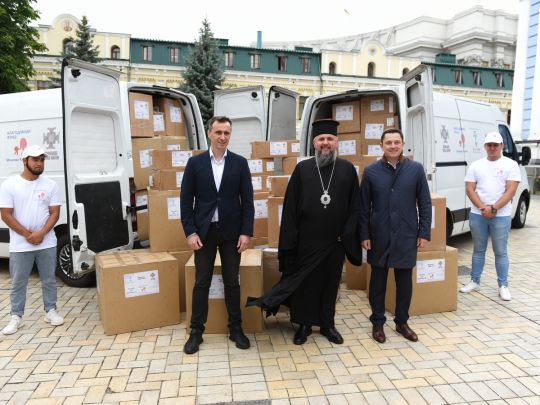 Митрополит Епіфаній подякував родині Довгих і фонду «Можемо разом» за допомогу в доставці ліків на 210 млн грн